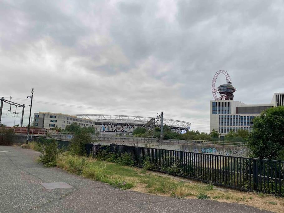 Appartamento Canal-Flat Near Stratford International Station Londra Esterno foto